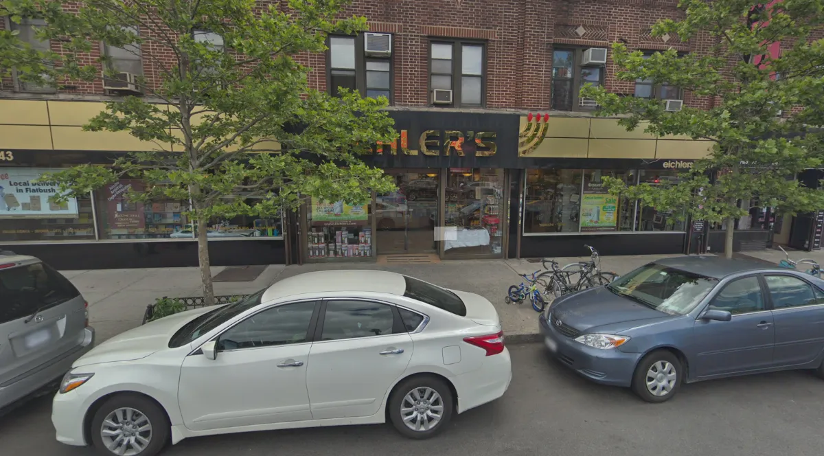 Eichler's Judaica (Coney Island Avenue) — photo 5