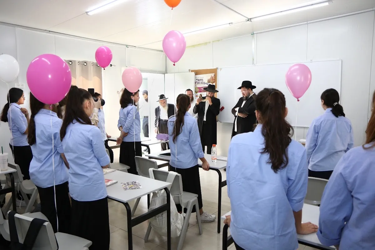 Derech Chaya Chabad High School