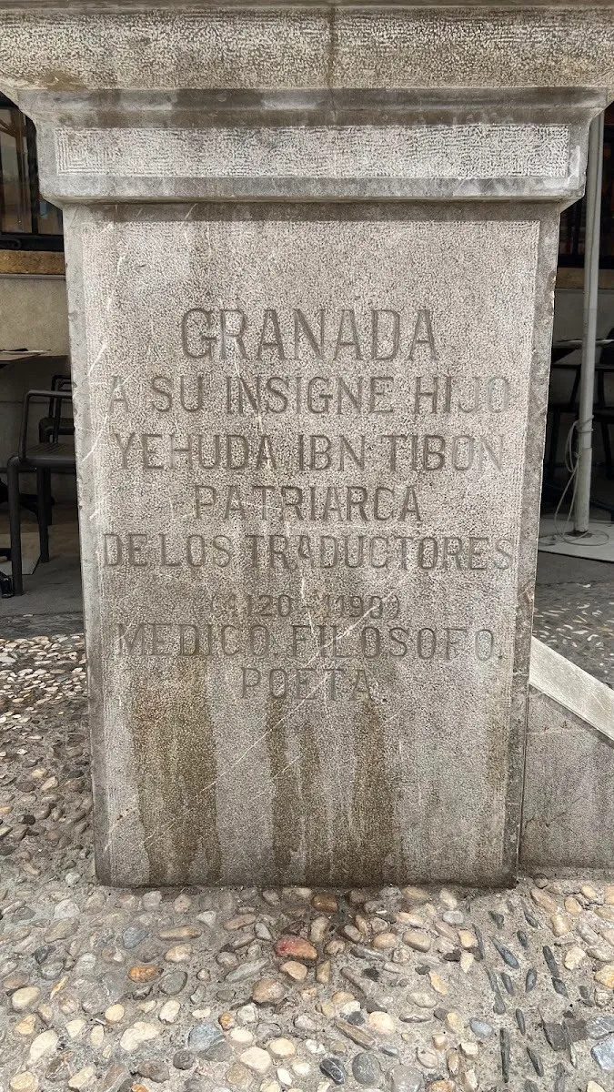 Estatua de Yehuda ibn Tibon — foto 2