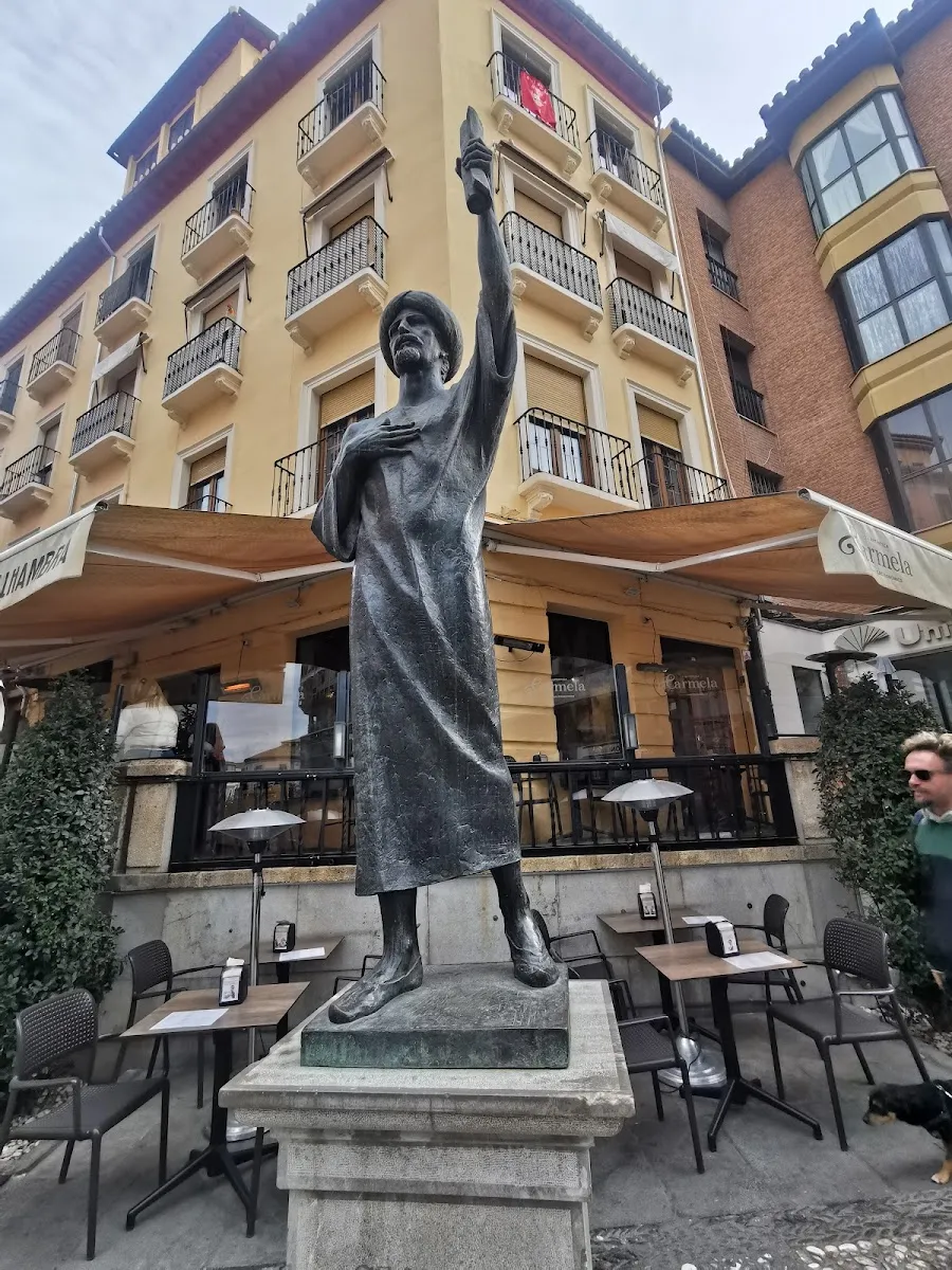 Estatua de Yehuda ibn Tibon — foto 3