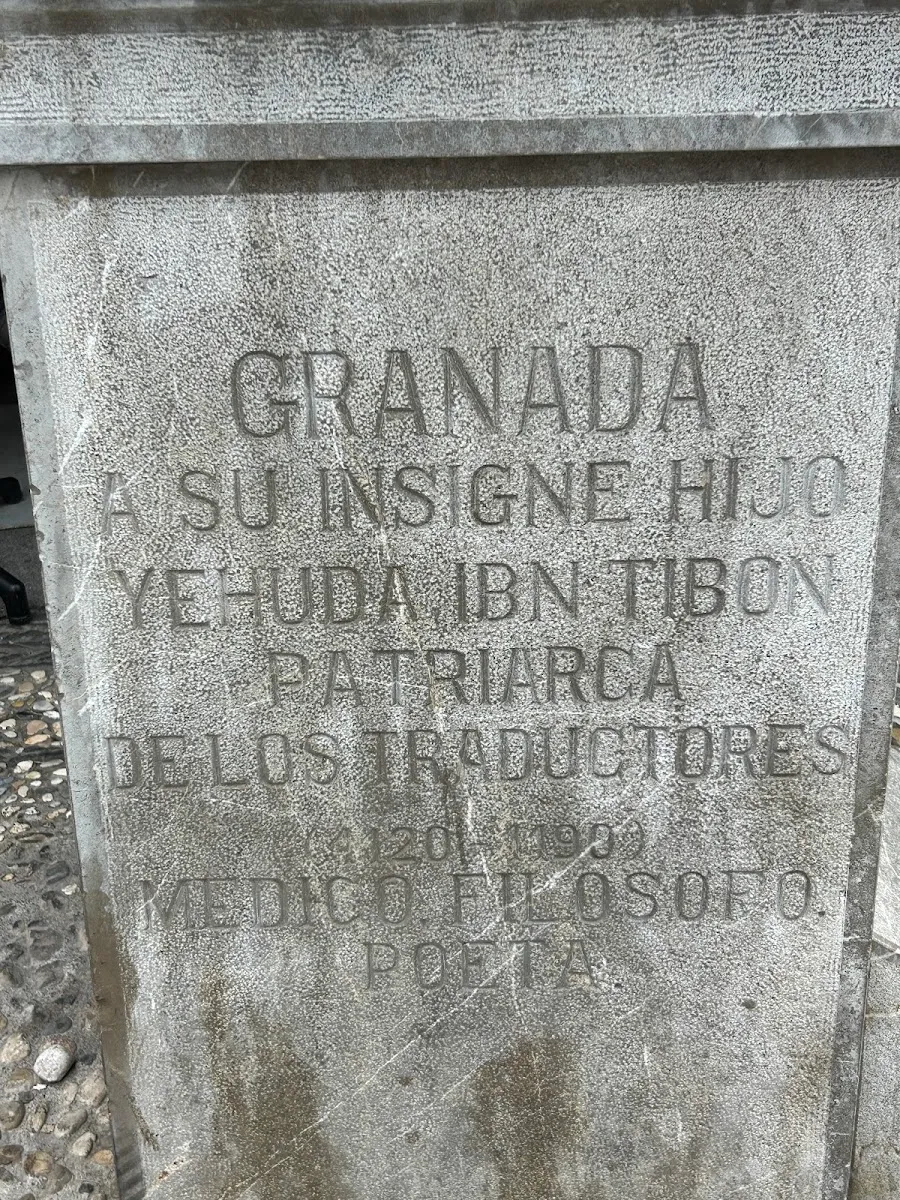 Estatua de Yehuda ibn Tibon — foto 7