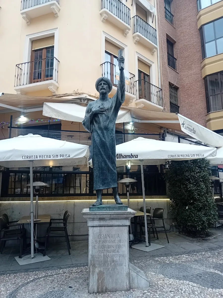 Estatua de Yehuda ibn Tibon — foto 8