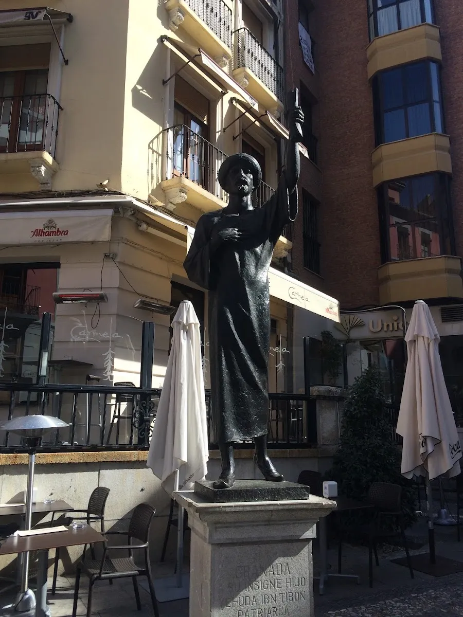 Estatua de Yehuda ibn Tibon — foto 9