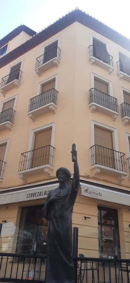Estatua de Yehuda ibn Tibon — foto 10