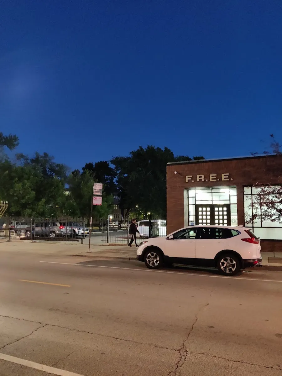 F.R.E.E. de Devon Avenue — photo 2