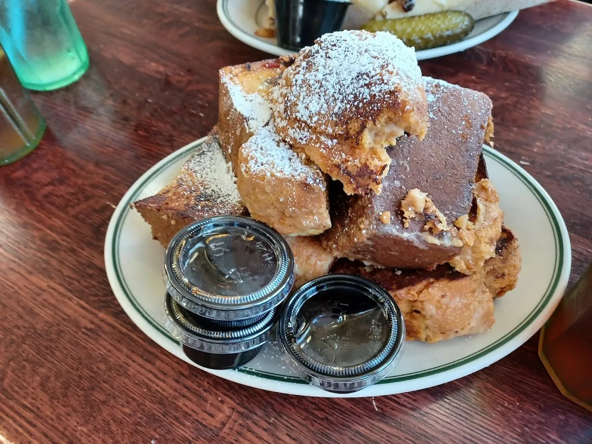Famous 4th Street Delicatessen — foto 9