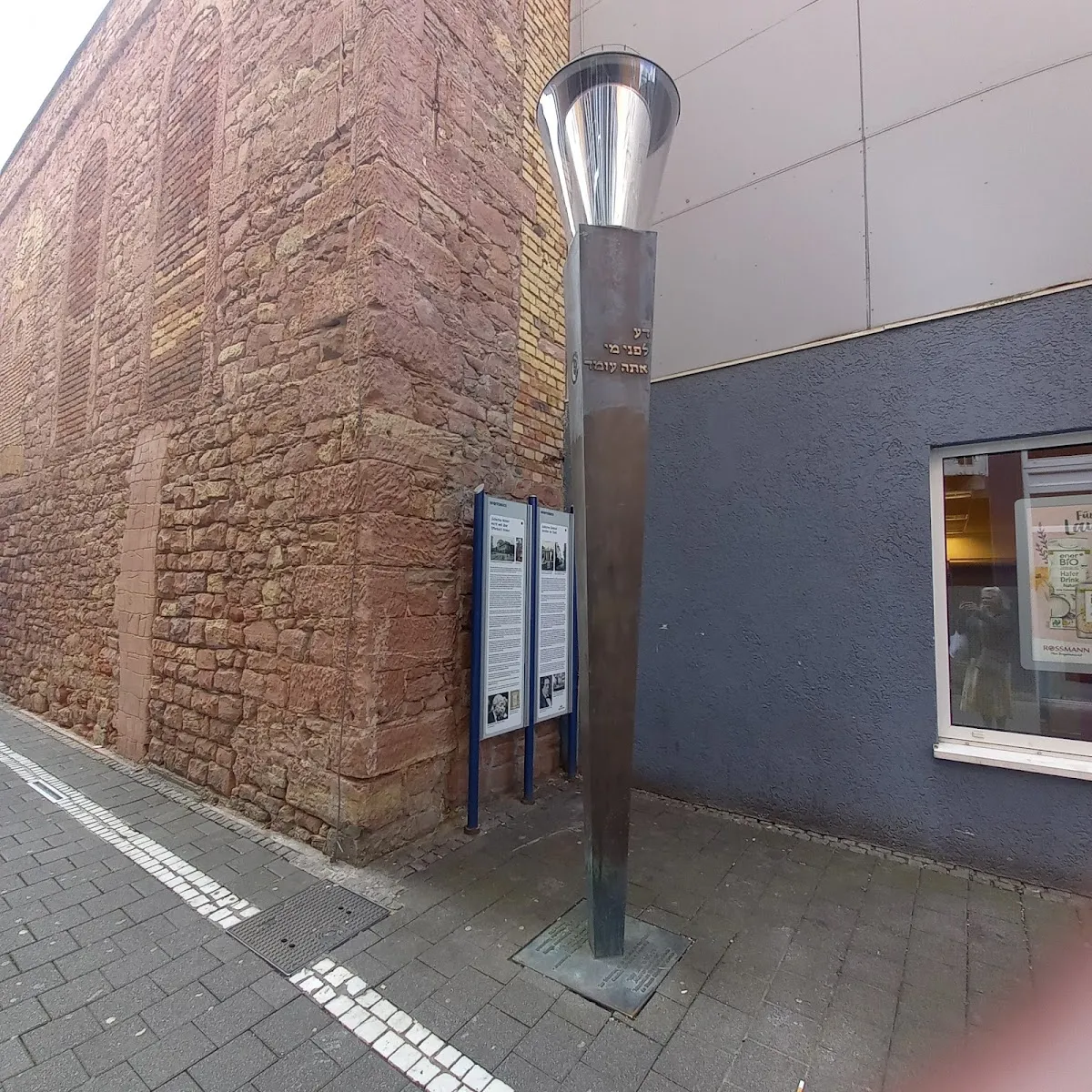Fassade der alten Synagoge — foto 2