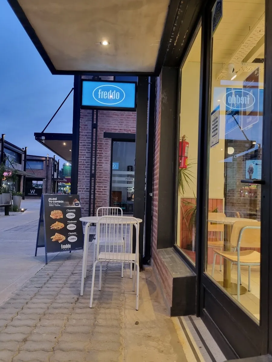 Freddo — Paseo Las Acacias, Santo Tomé — photo 2