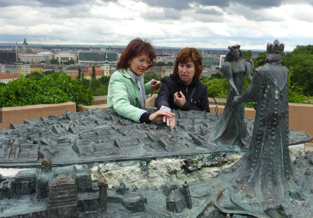 Gabriella's Private Tours in Budapest (Walking and driving tours, Jewish tours) — foto 2