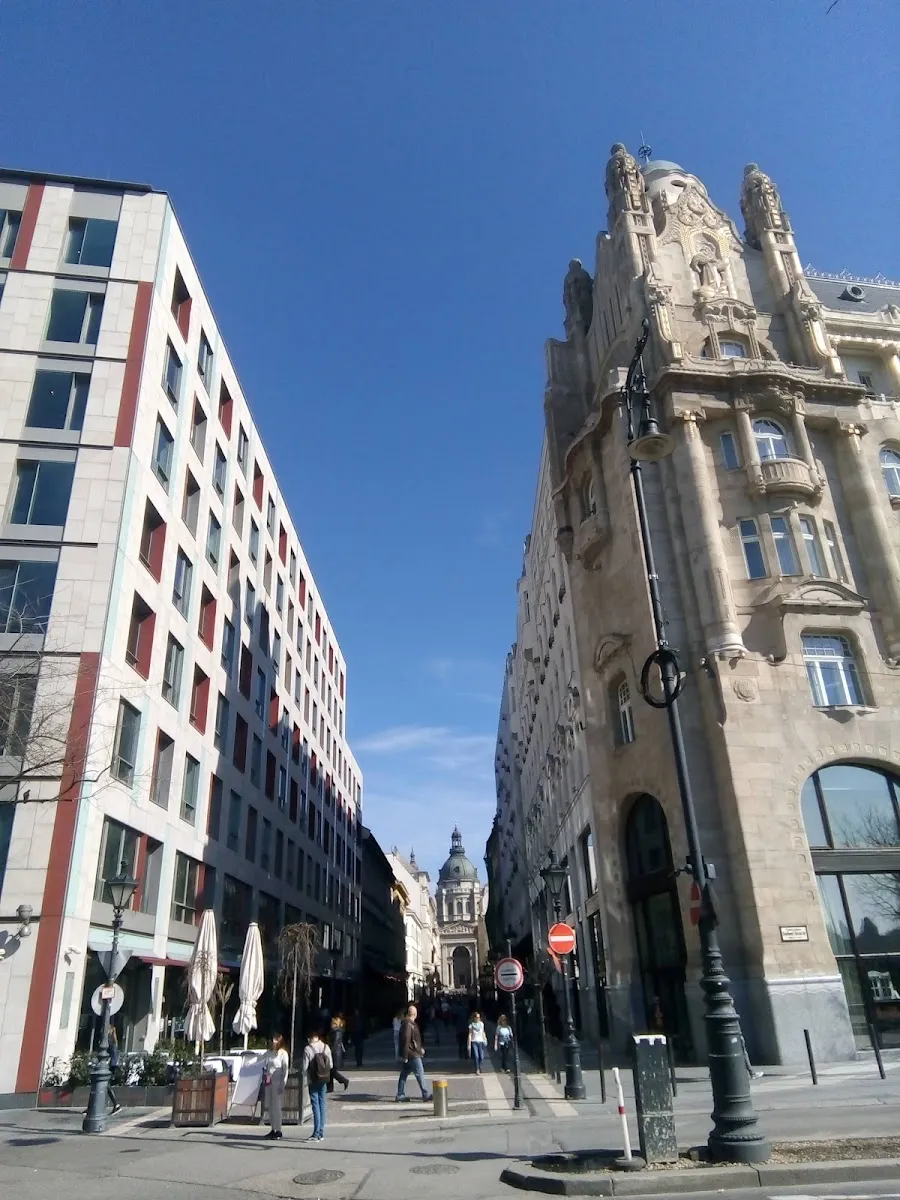 Gabriella's Private Tours in Budapest (Walking and driving tours, Jewish tours) — foto 4