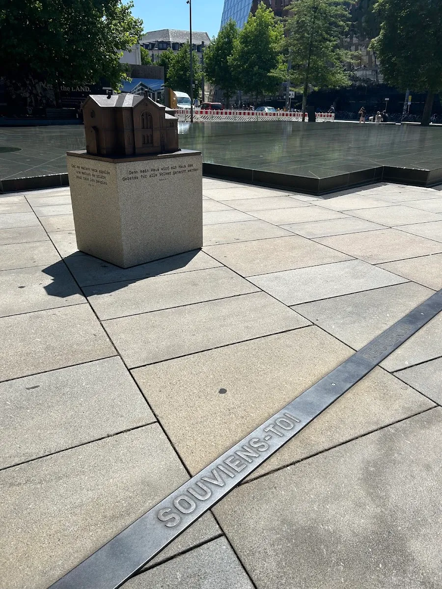 Gedenkbrunnen Alte Synagoge — foto 8