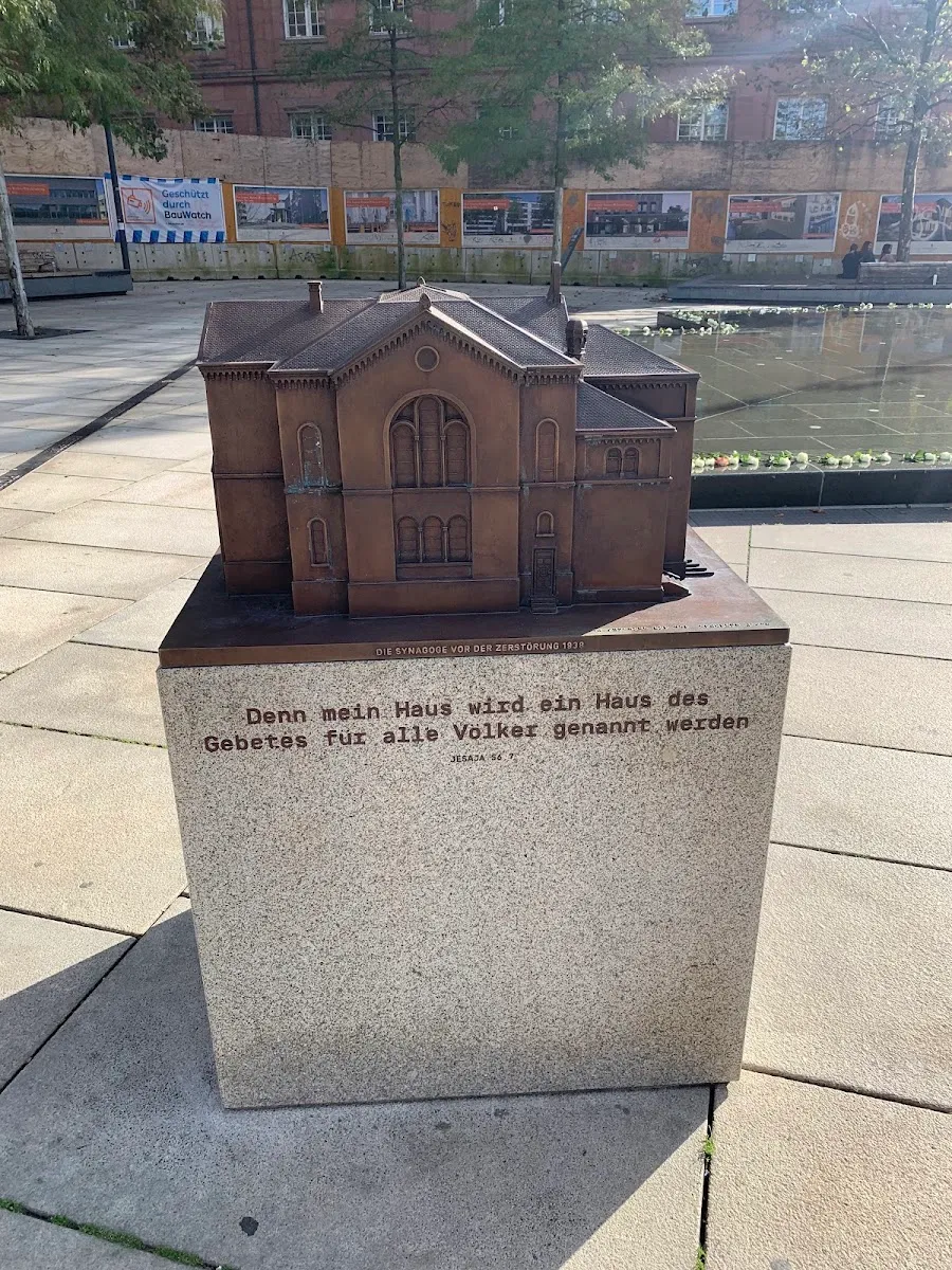 Gedenkbrunnen Alte Synagoge — foto 9