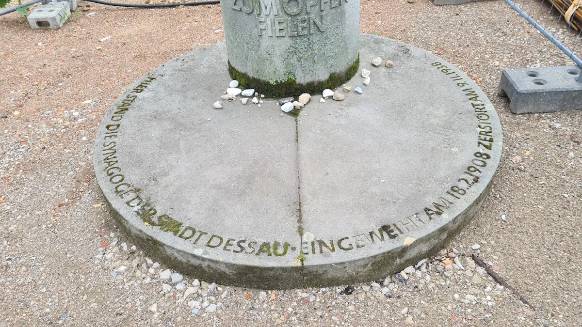 Gedenkstele Alte Synagoge Dessau — foto 3