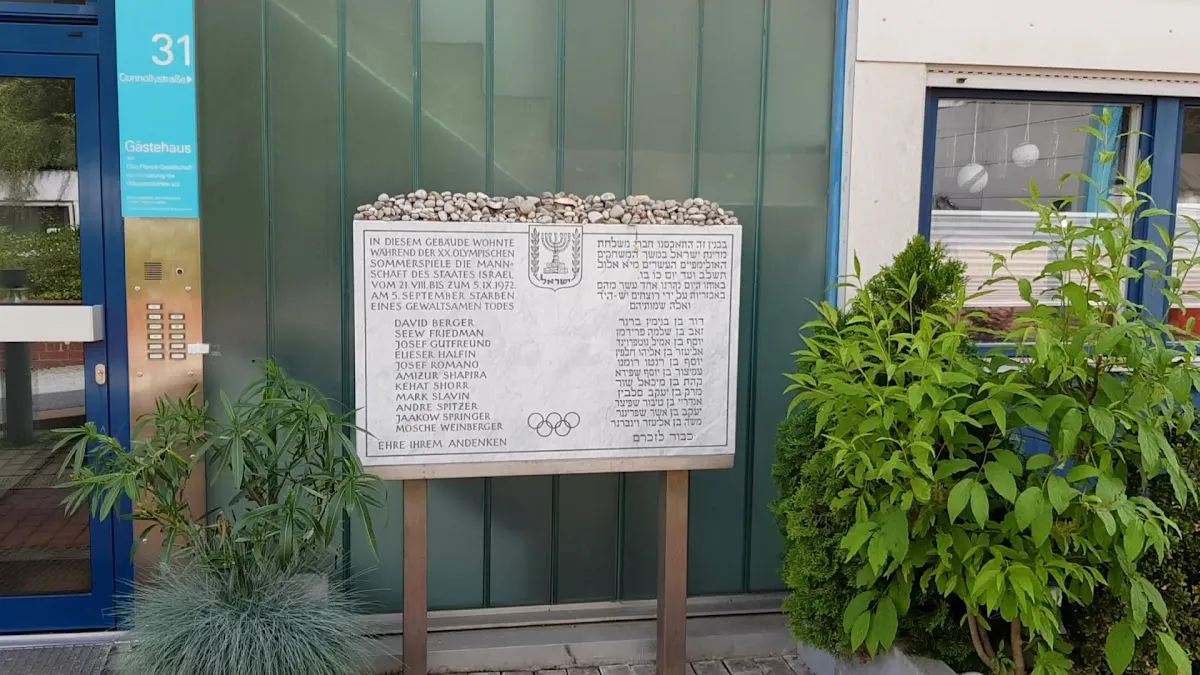 Gedenktafel für die ermordeten israelischen Sportler — foto 2