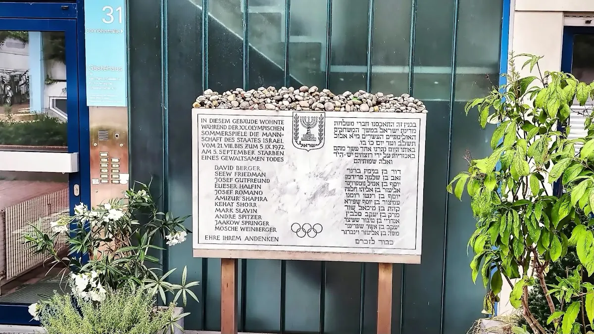 Gedenktafel für die ermordeten israelischen Sportler — foto 8