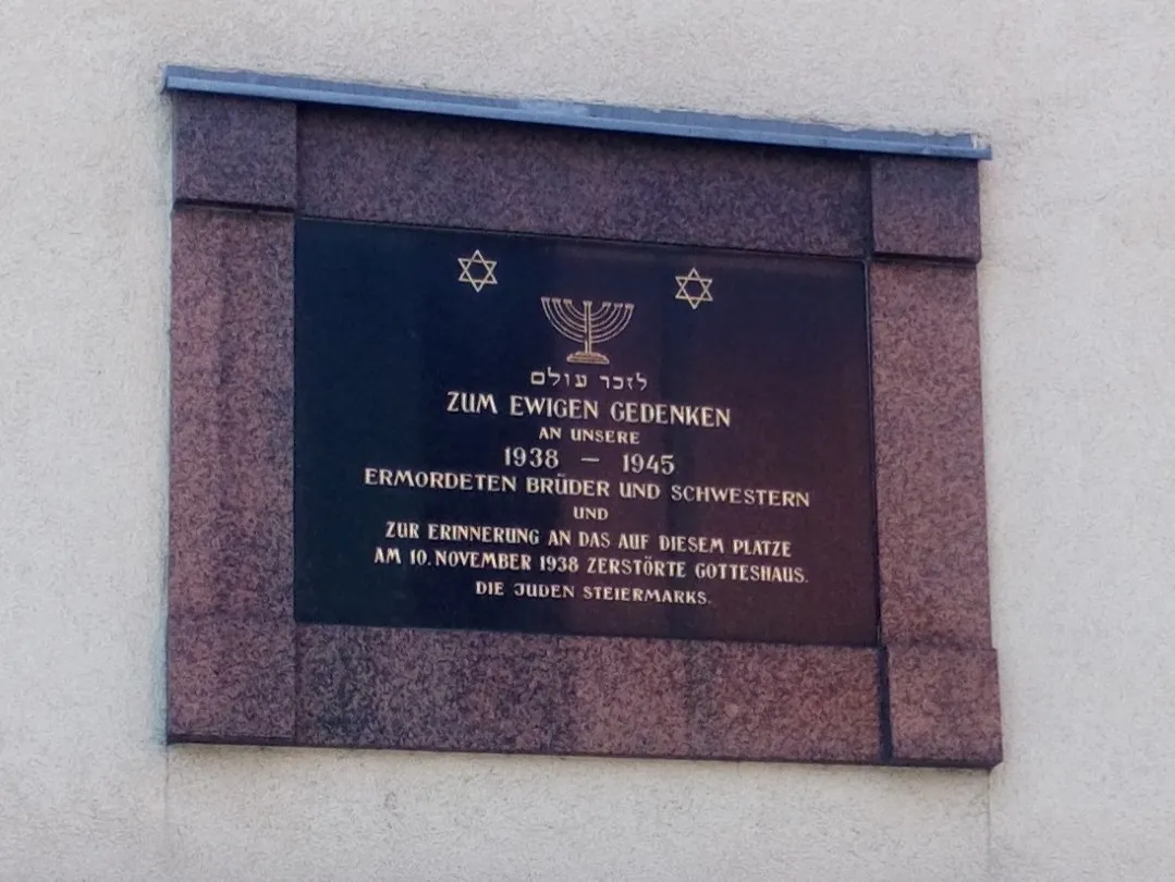Gedenktafel für die ermordeten Juden und die zerstörte Synagoge — photo 2