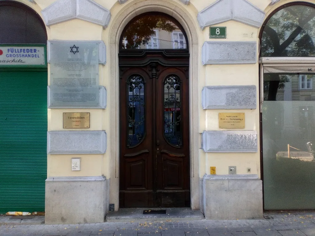 Gedenktafel für die ermordeten Juden und die zerstörte Synagoge — photo 4