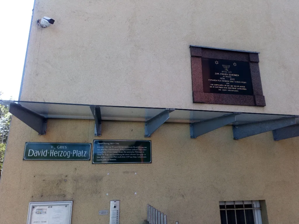 Gedenktafel für die ermordeten Juden und die zerstörte Synagoge — photo 7