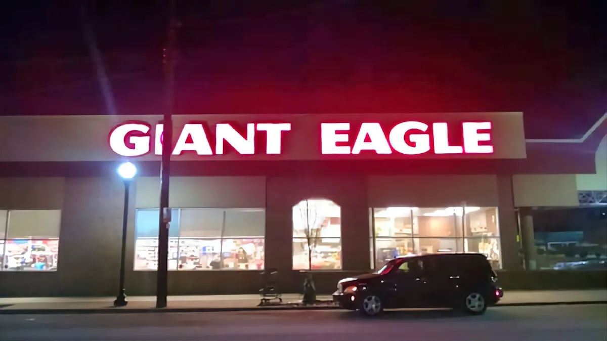 Giant Eagle Squirrel Hill — Kosher Bakery — photo 4