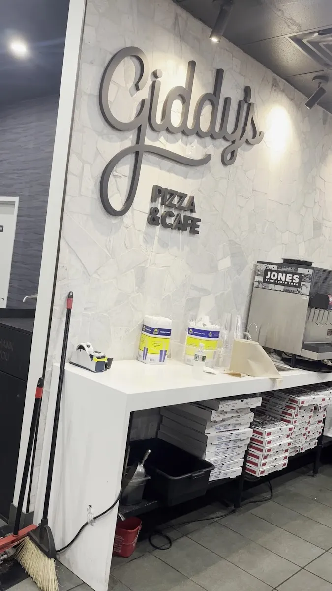 Giddy's Pizza & Cafe — photo 2
