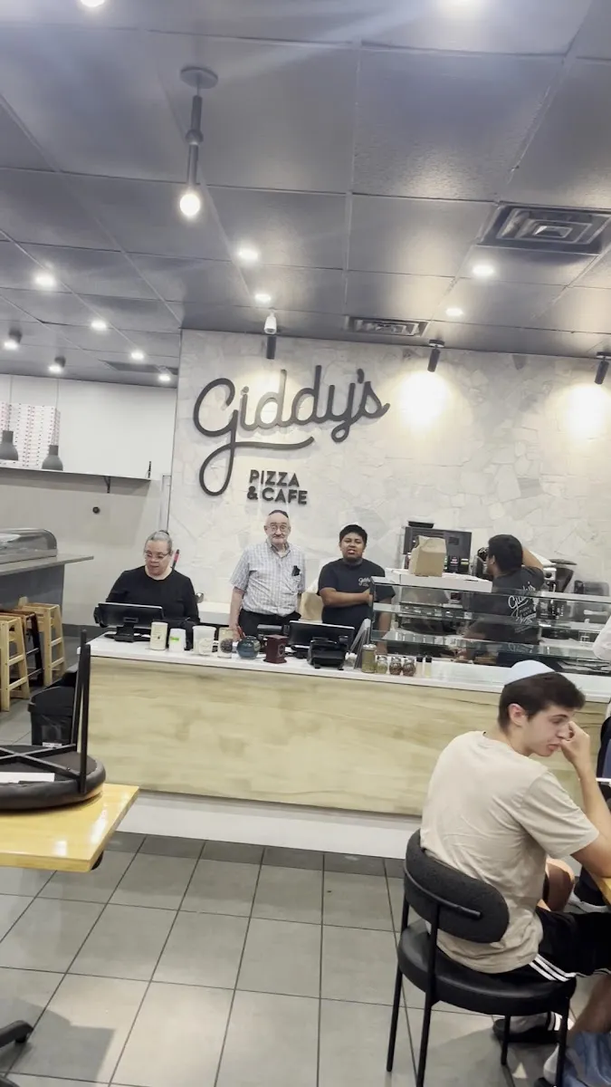 Giddy's Pizza & Cafe — photo 6