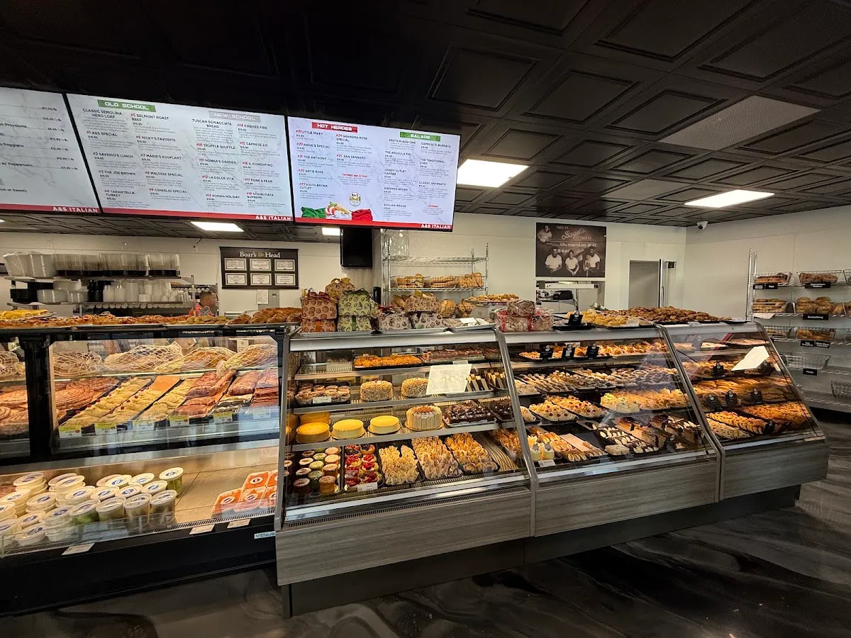 Goldbergs Bagel Delicatessen (Federal Highway) — foto 4