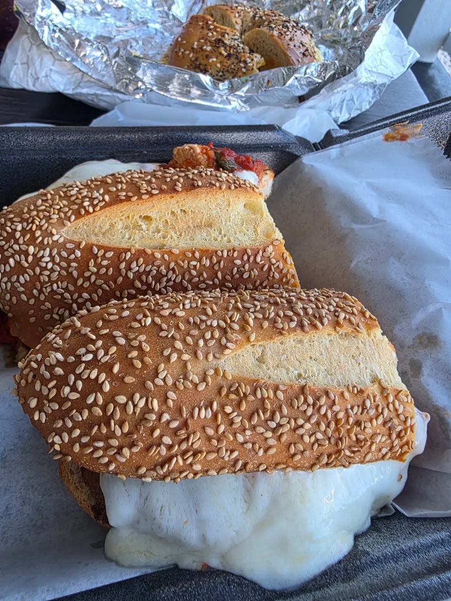 Goldbergs Bagel Delicatessen (Federal Highway) — foto 7