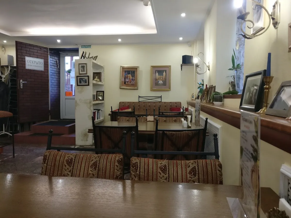 Golden Cafe — foto 4