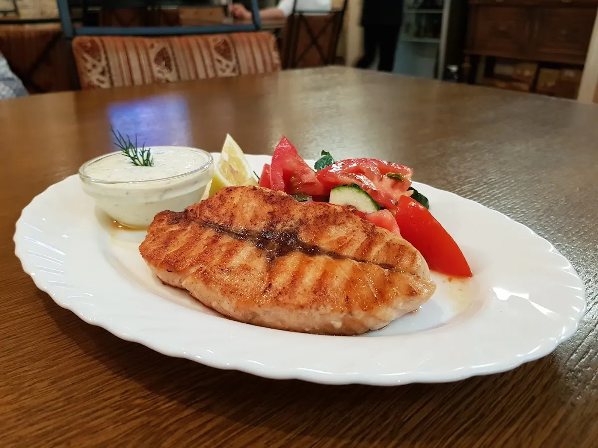 Golden Cafe — foto 6
