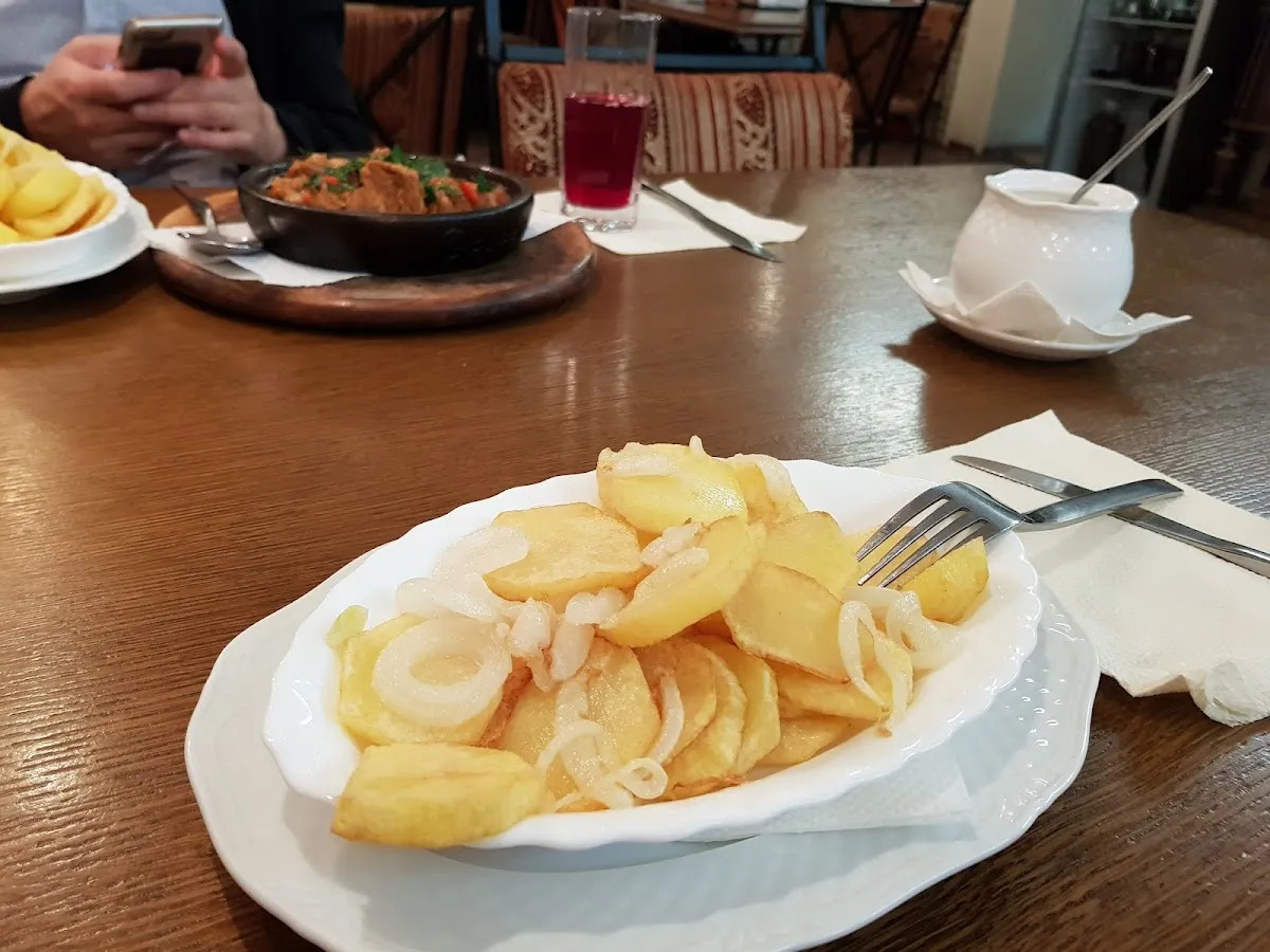 Golden Cafe — foto 9