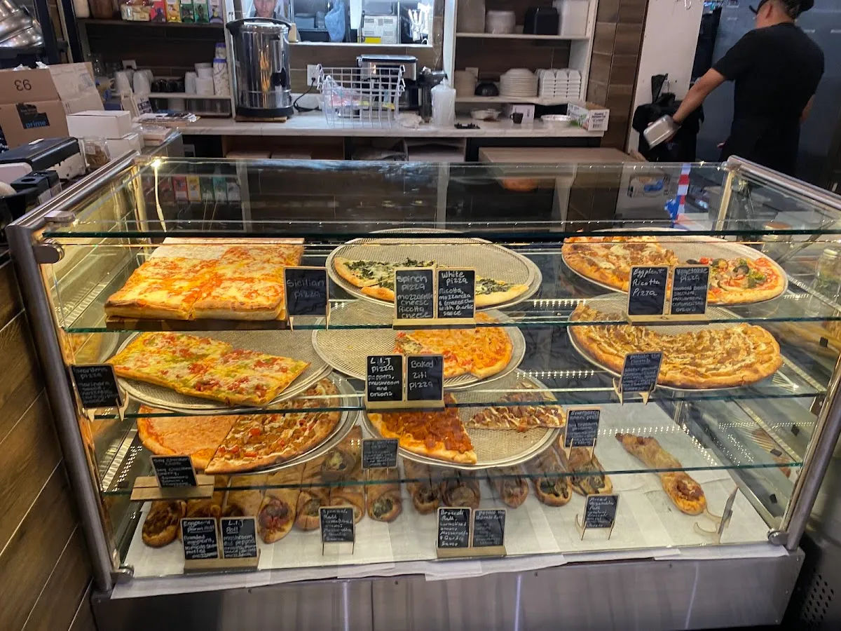 Green Olive Kosher Pizza and Falafel — foto 7