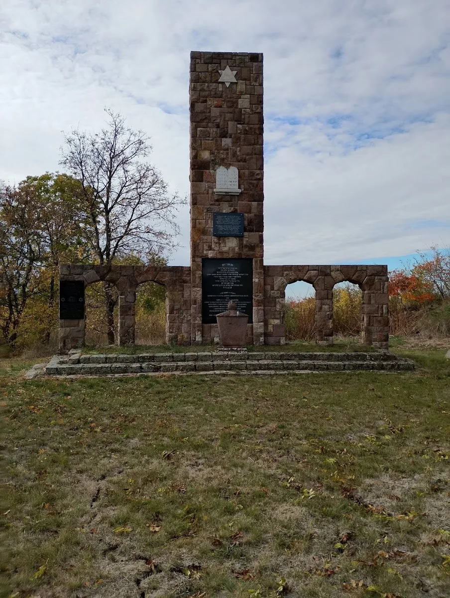 Gyöngyös Jewish Cemetery — foto 3