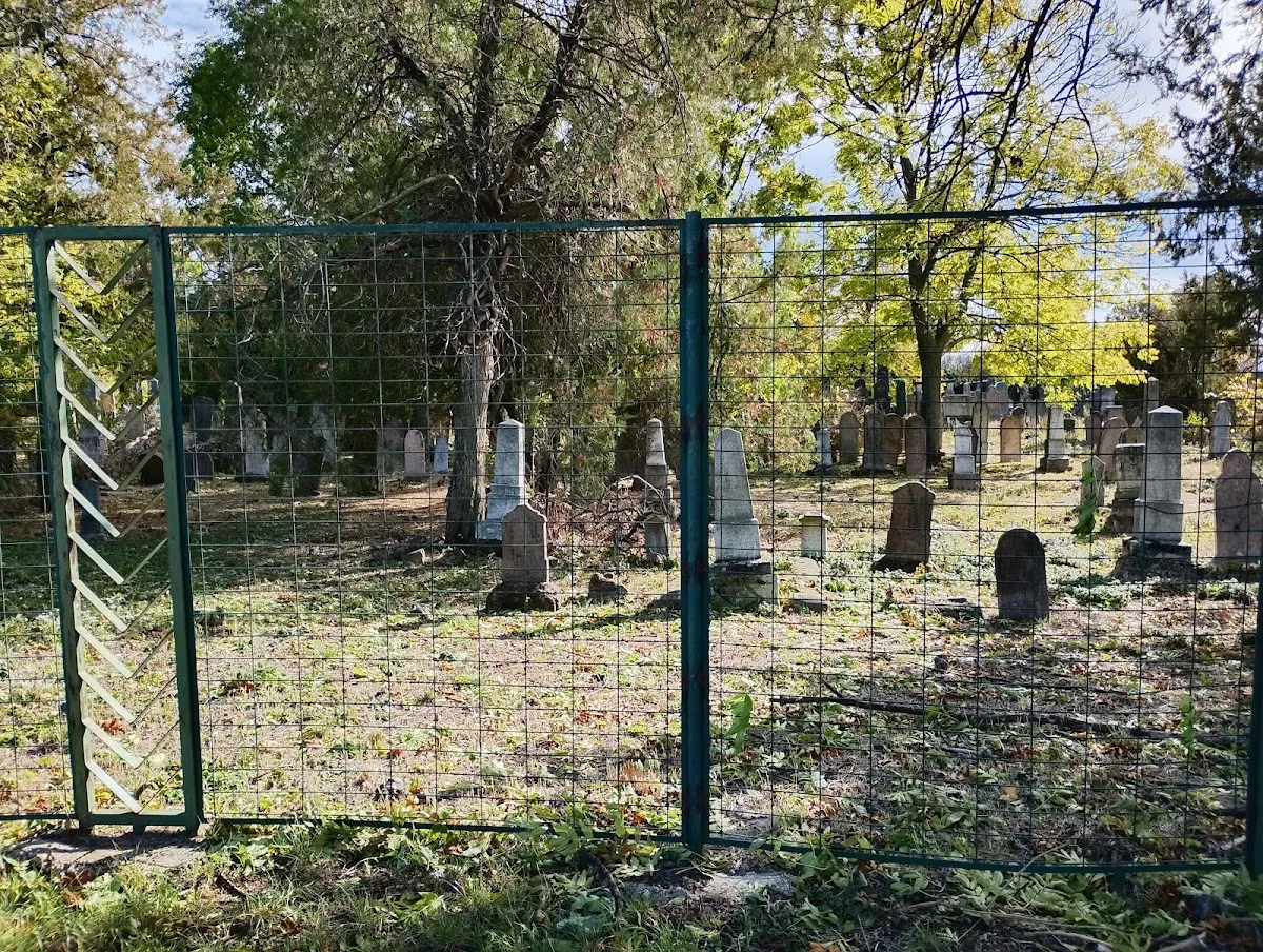 Gyöngyös Jewish Cemetery — foto 6