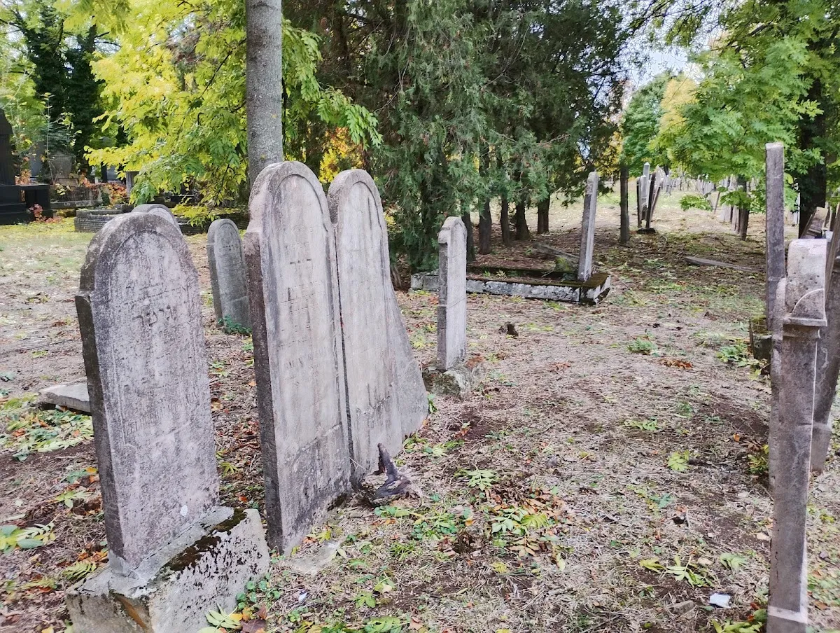 Gyöngyös Jewish Cemetery — foto 10
