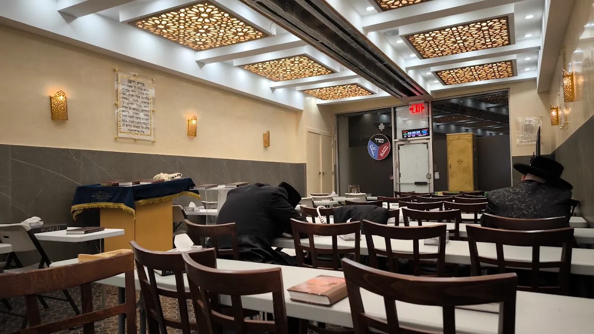 Hachaim Vehashalom Non-Stop Minyanim — photo 5