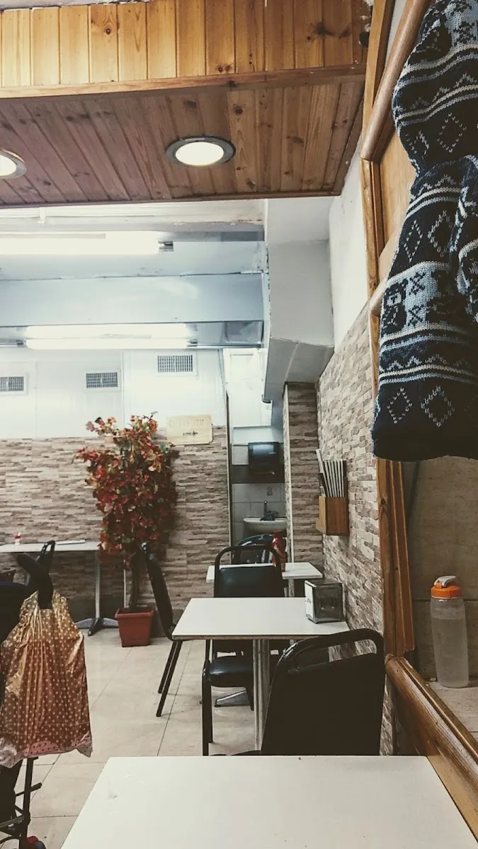 Hadar Geula (Jerusalén, Malkei Israel St 13)