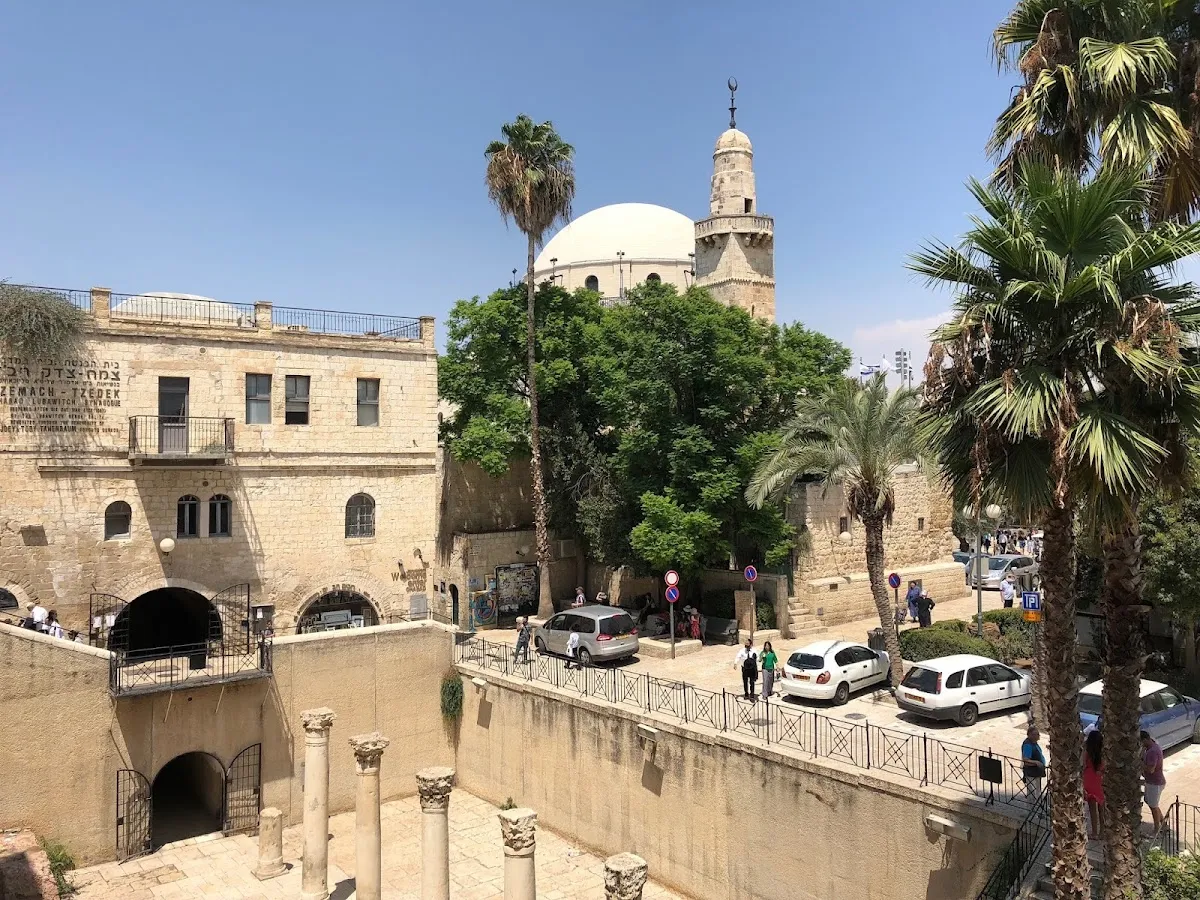 HaEmtzai Synagogue (Middle Synagogue)