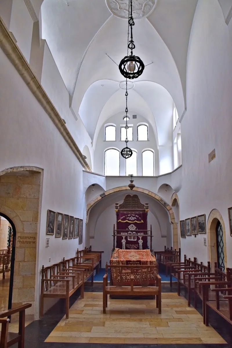 HaEmtzai Synagogue (Middle Synagogue) — foto 2