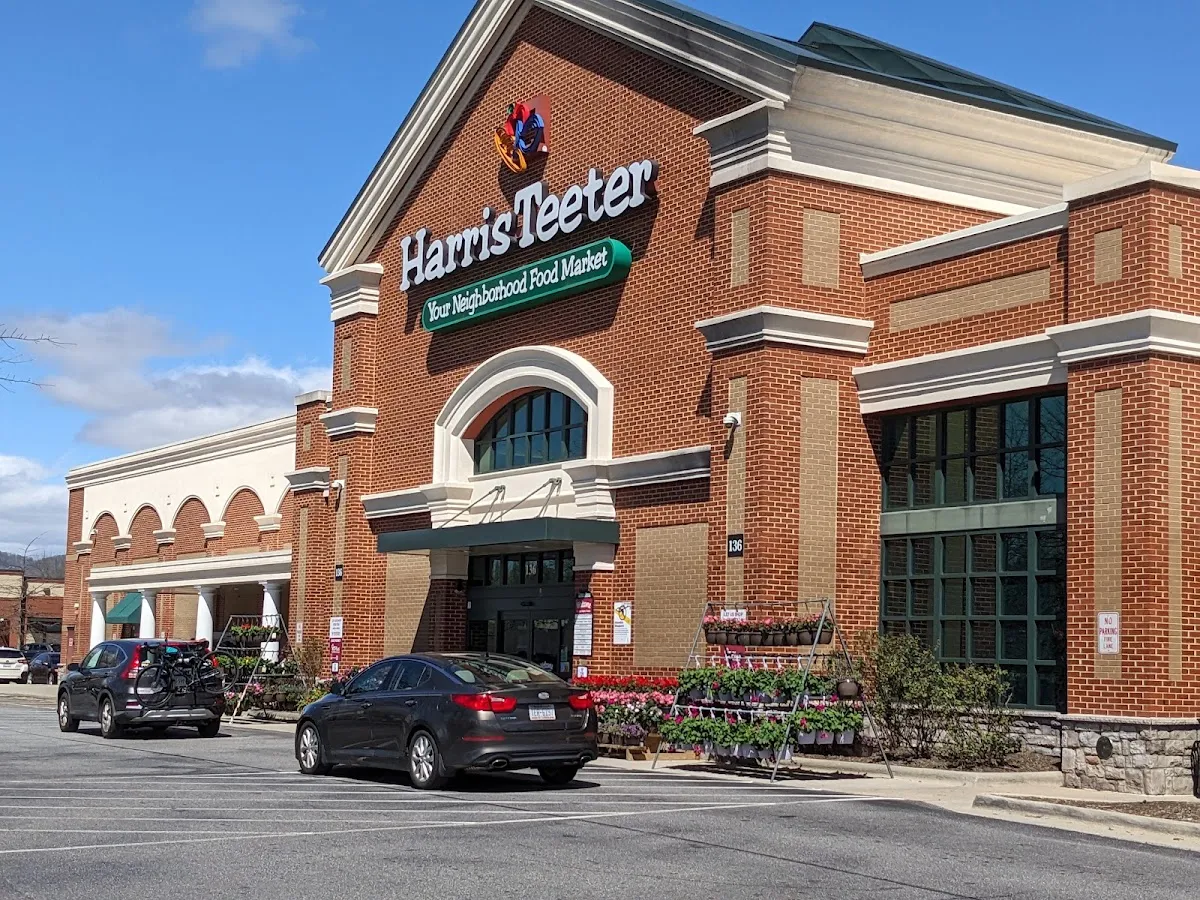 Harris Teeter (Merrimon Ave)