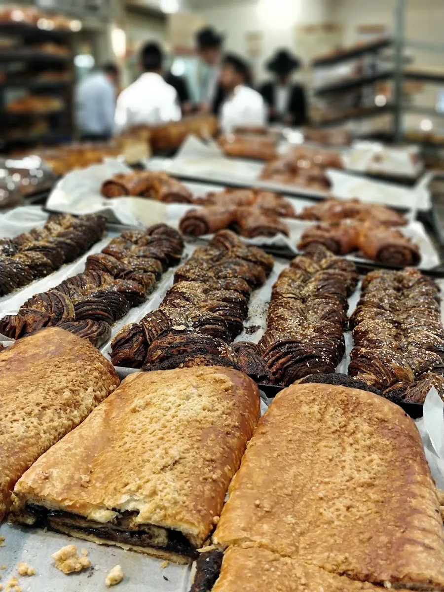 HaTzvi Bakery (Kahaneman) — photo 9
