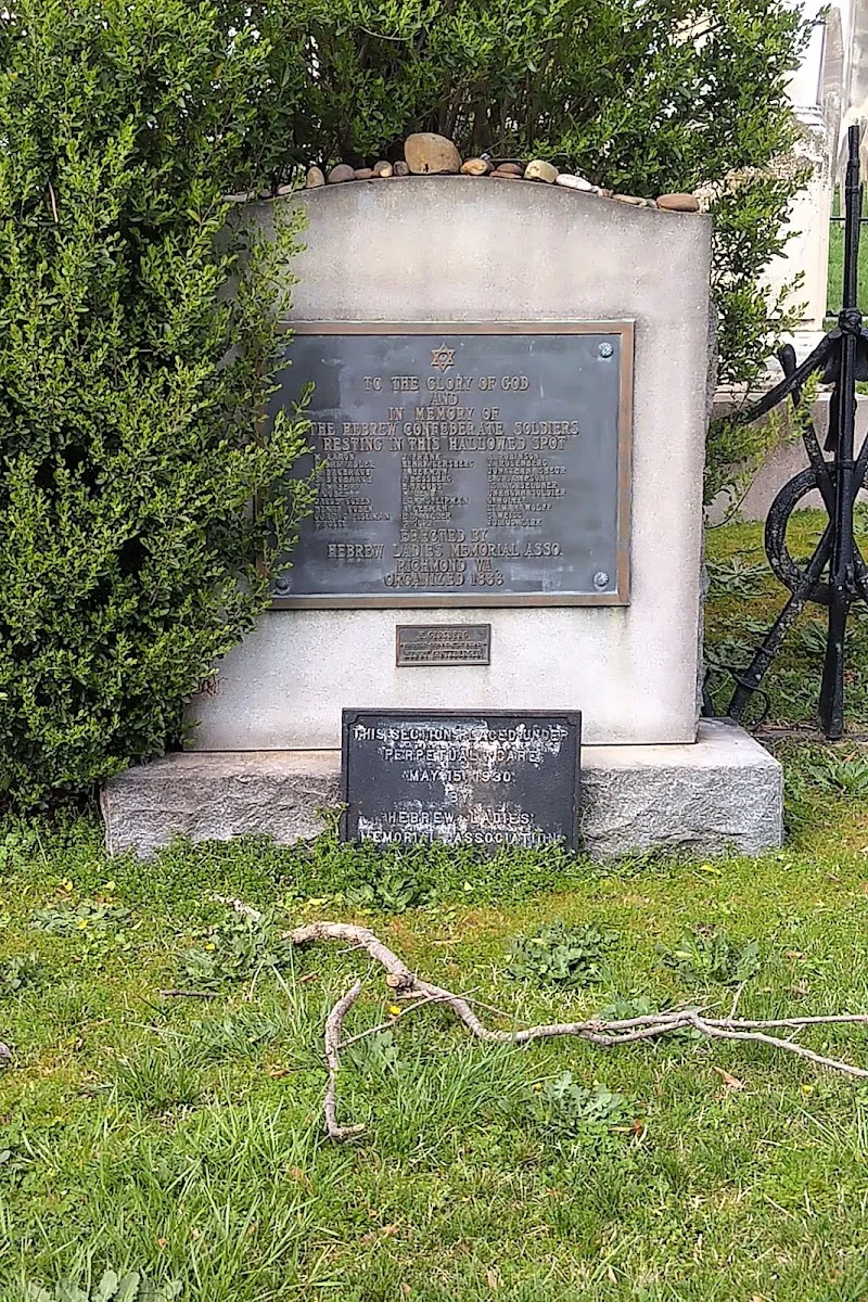 Hebrew Cemetery — foto 8