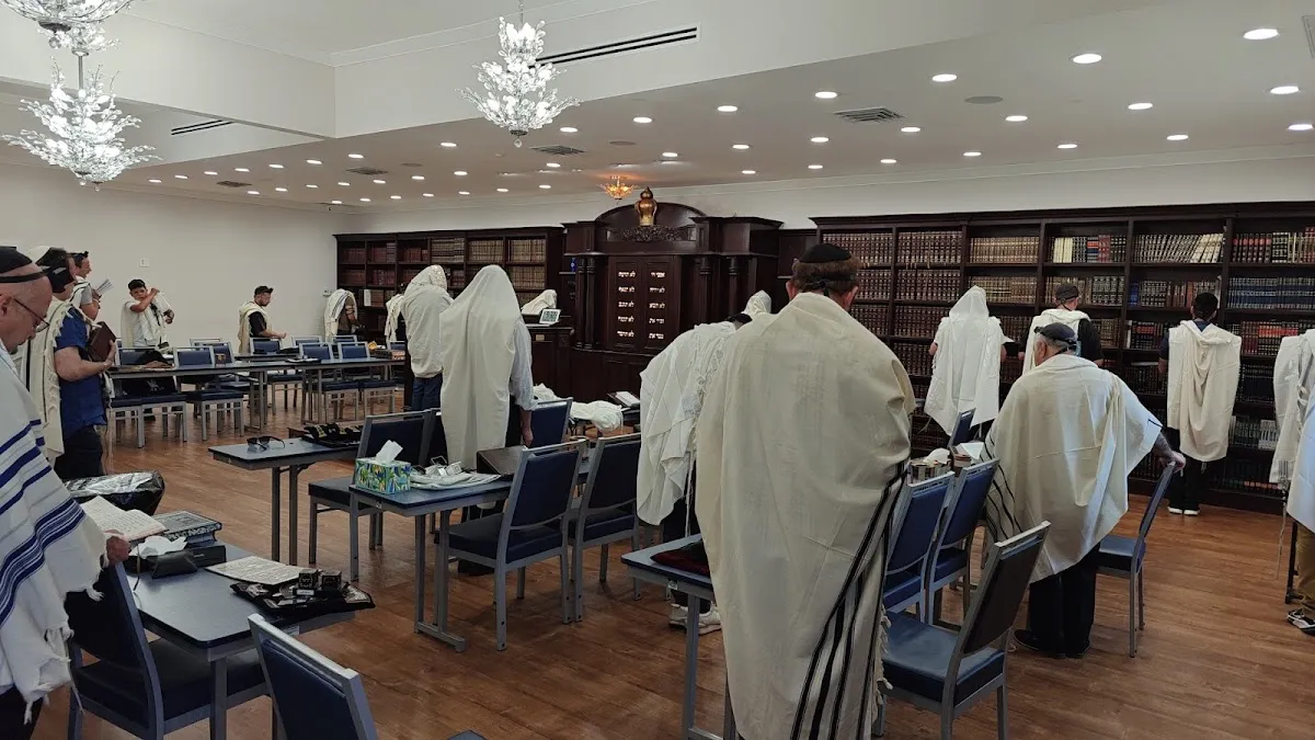Hebrew Discovery Center