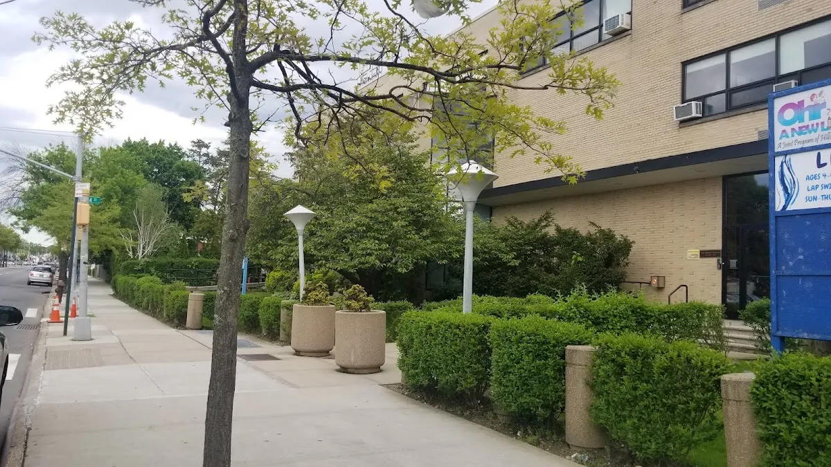 Hillcrest Jewish Center — foto 10