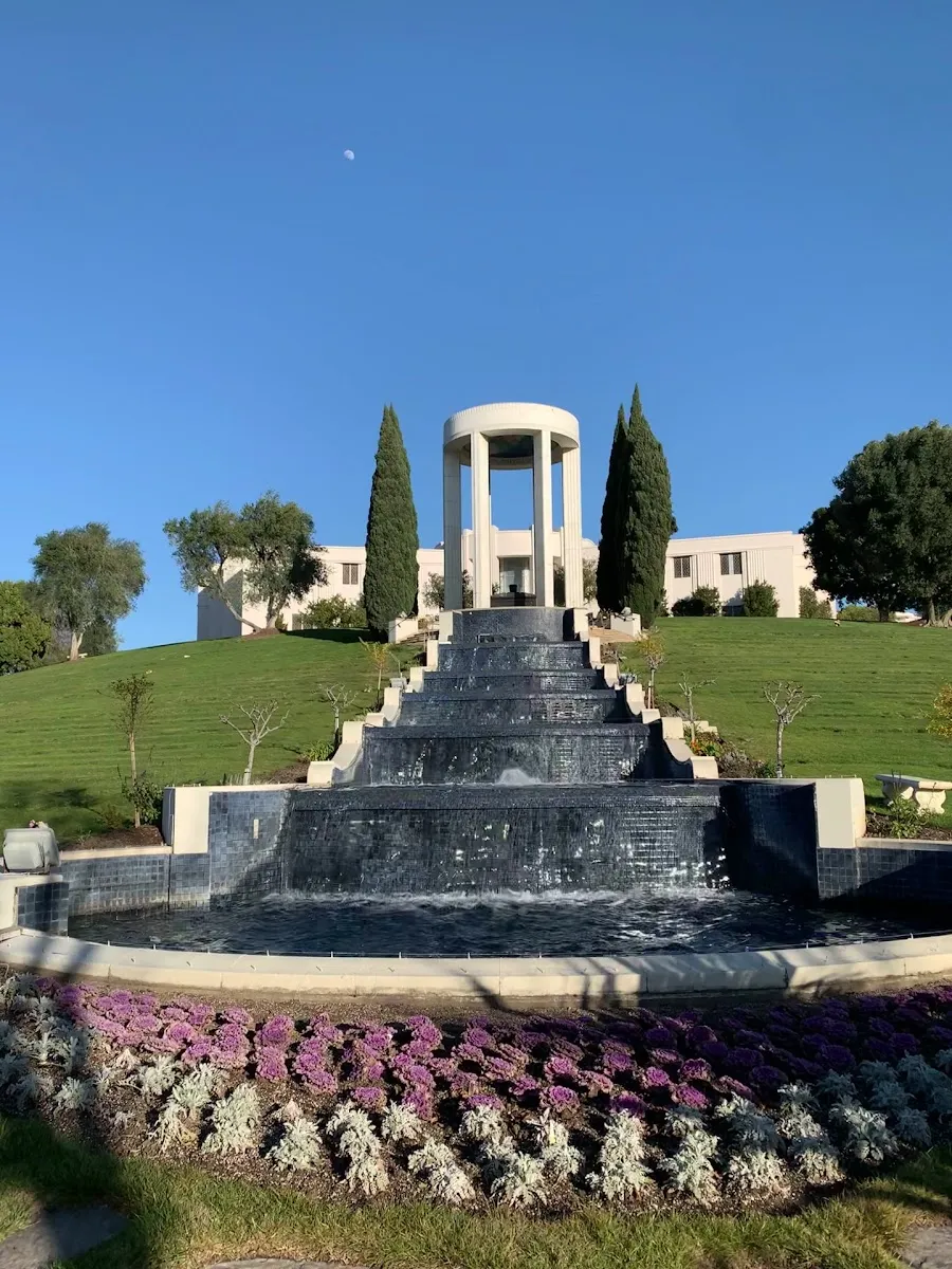 Hillside Memorial Park Mortuary — foto 3