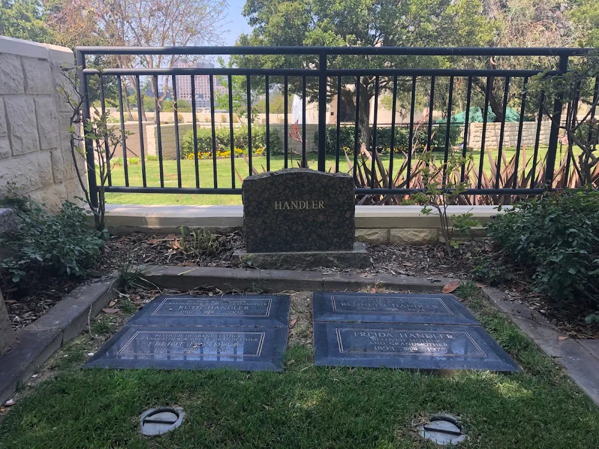 Hillside Memorial Park Mortuary — foto 8