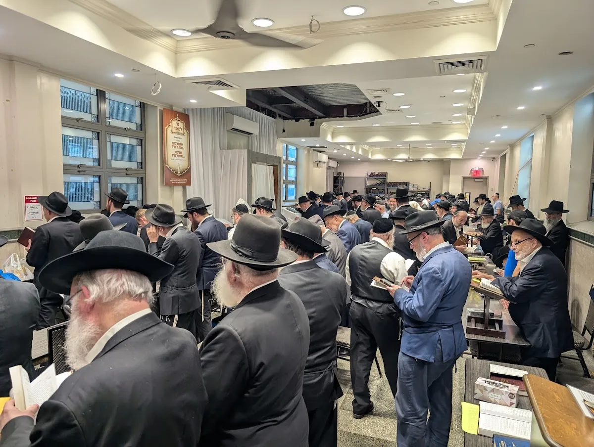 Hisachdis Yirieim Veretzky - R' Landau's Shul