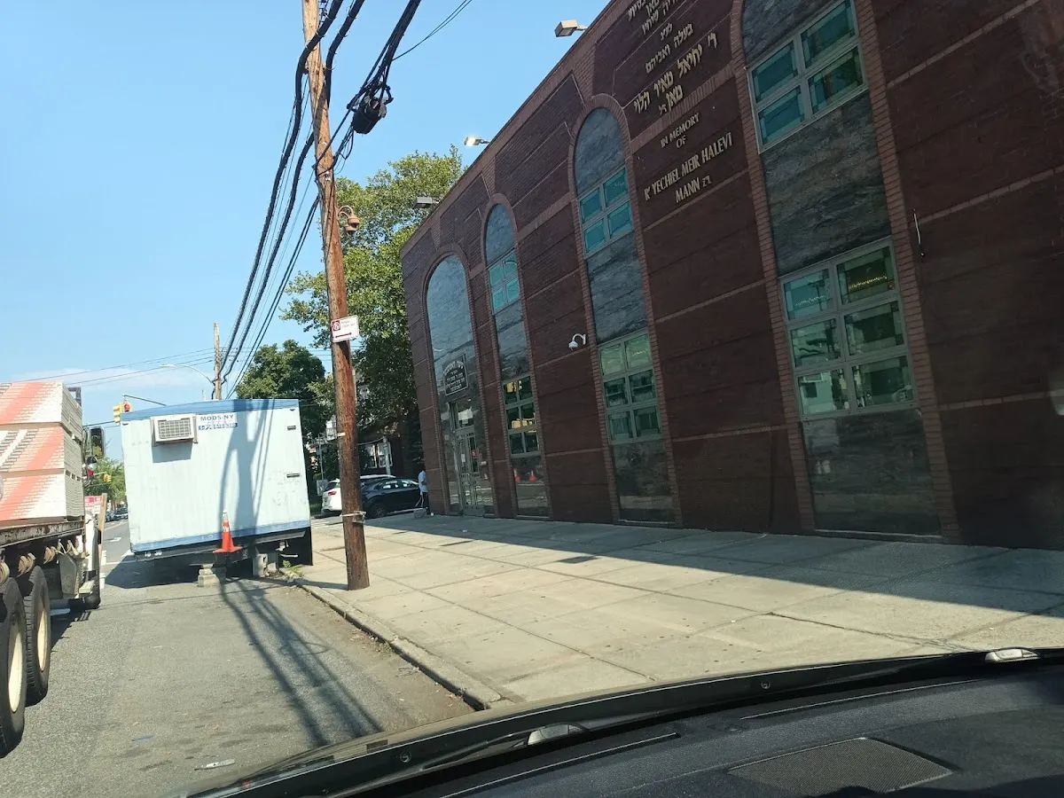 Hisachdis Yirieim Veretzky - R' Landau's Shul — photo 2