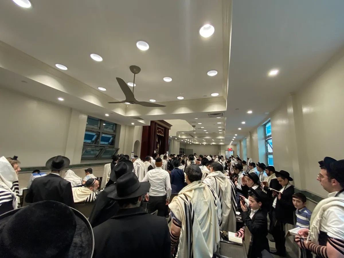Hisachdis Yirieim Veretzky - R' Landau's Shul — photo 5