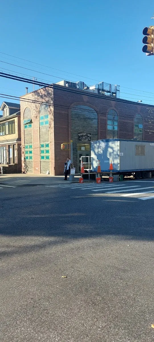 Hisachdis Yirieim Veretzky - R' Landau's Shul — photo 9
