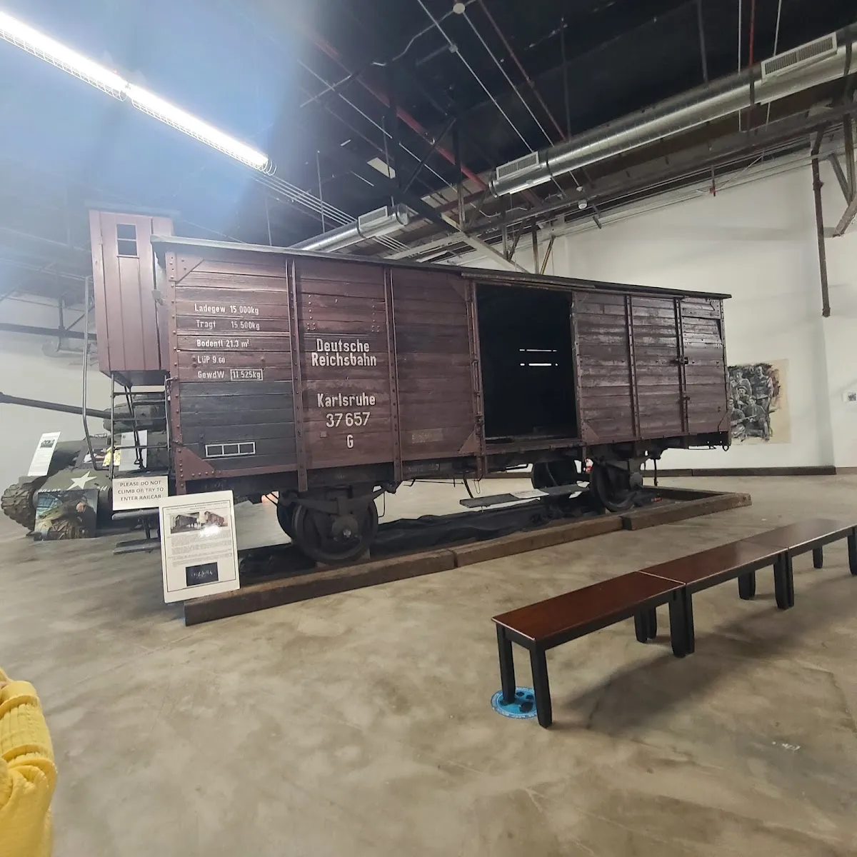 Holocaust Documentation and Education Center — foto 6